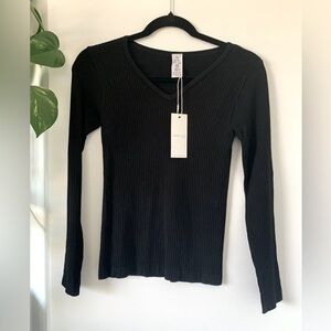 C’est Moi NWT SZ:OS Black ribbed Top